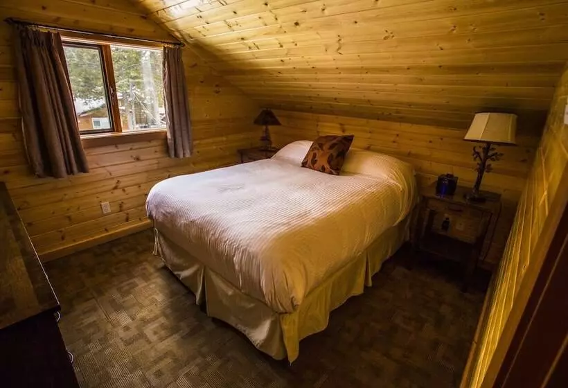 Hotel Castle Mountain Chalets