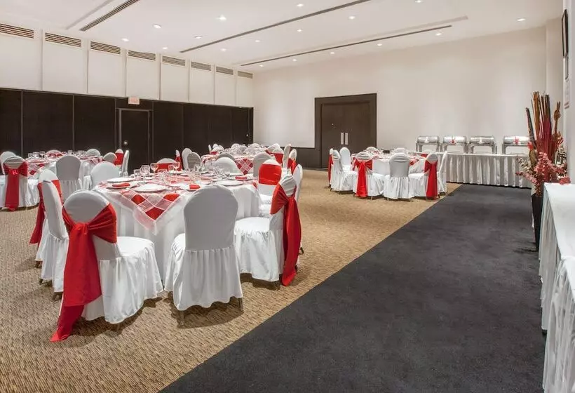 Hotelli Crowne Plaza Toluca Lancaster, An Ihg