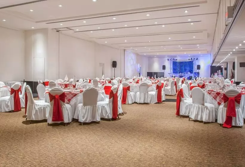 Hotelli Crowne Plaza Toluca Lancaster, An Ihg