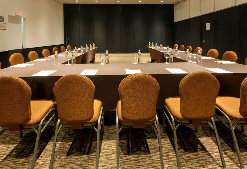 Hotelli Crowne Plaza Toluca Lancaster, An Ihg