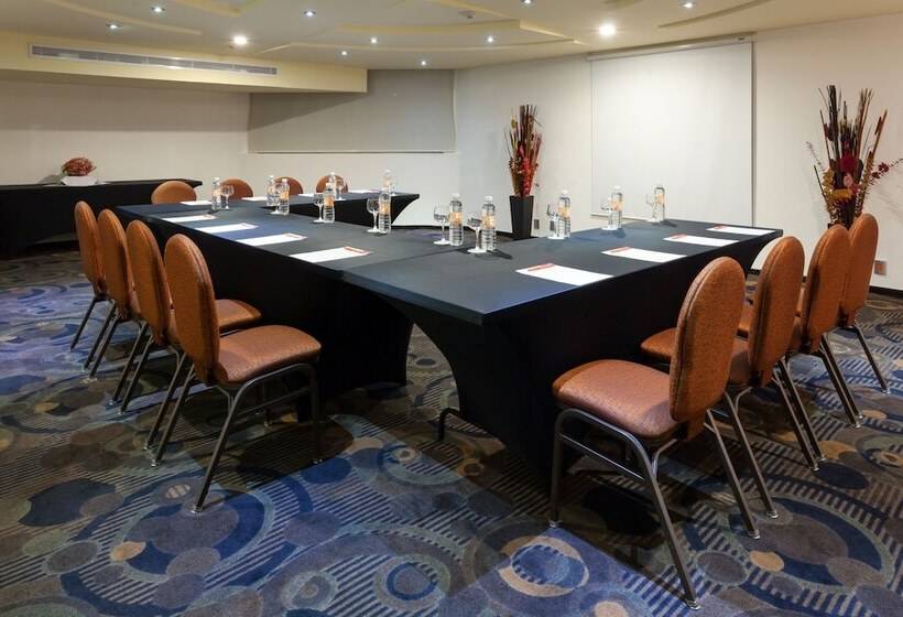 Otel Crowne Plaza Toluca   Lancaster, An Ihg