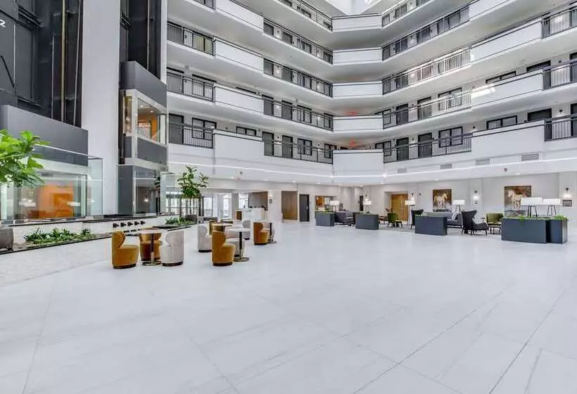 هتل Embassy Suites Louisville East