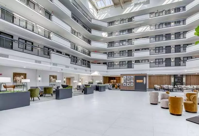 هتل Embassy Suites Louisville East