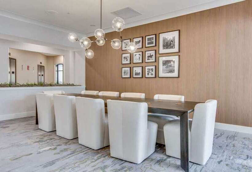 فندق Embassy Suites Louisville East