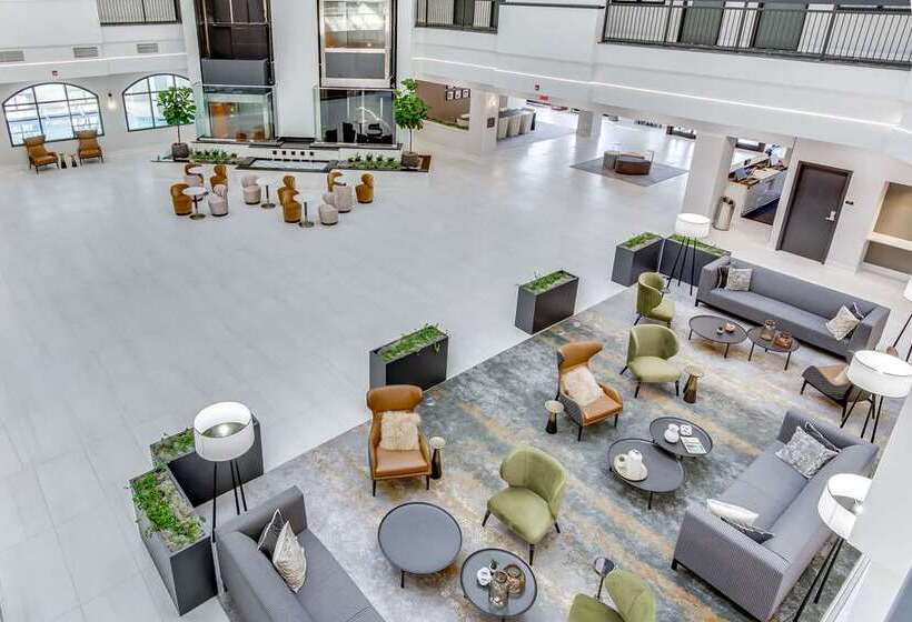 فندق Embassy Suites Louisville East