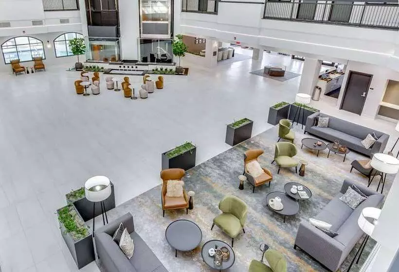 هتل Embassy Suites Louisville East