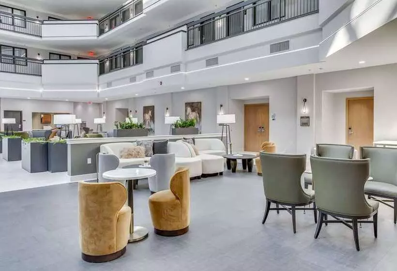 هتل Embassy Suites Louisville East