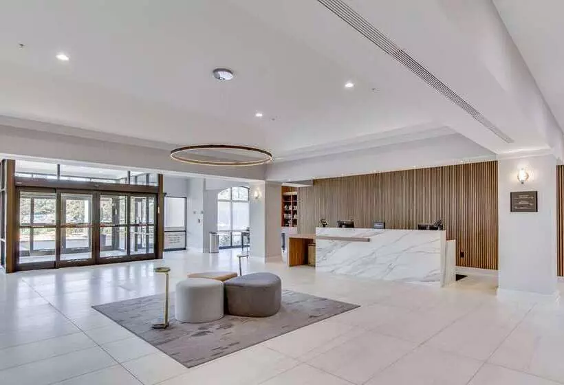 هتل Embassy Suites Louisville East