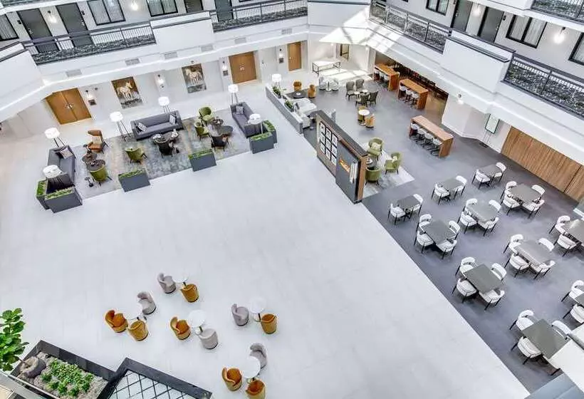 هتل Embassy Suites Louisville East