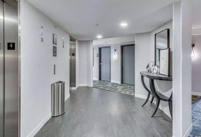 هتل Embassy Suites Louisville East