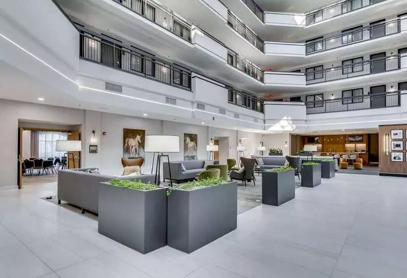 هتل Embassy Suites Louisville East