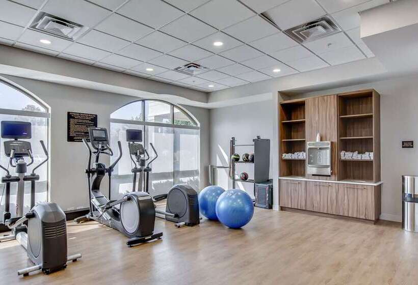 فندق Embassy Suites Louisville East