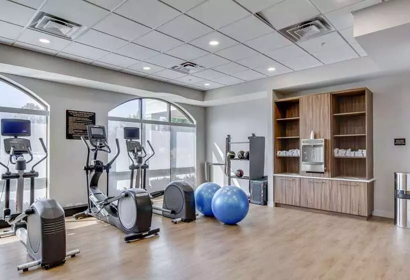 هتل Embassy Suites Louisville East