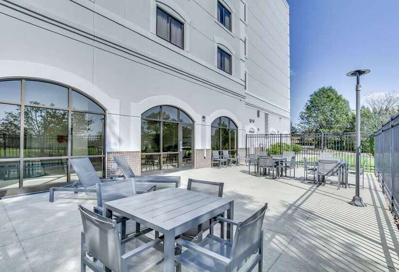 فندق Embassy Suites Louisville East