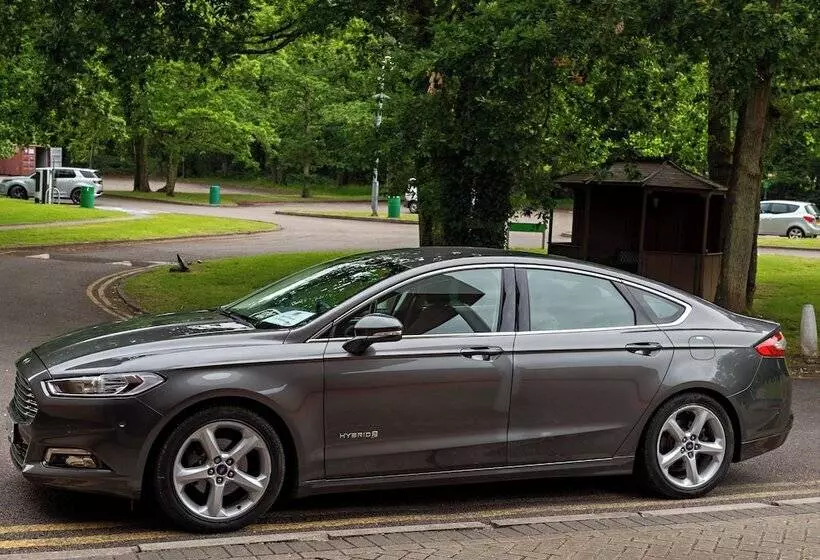 בית מלון כפרי Holiday Inn Newport, An Ihg