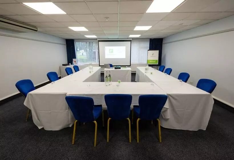 בית מלון כפרי Holiday Inn Newport, An Ihg