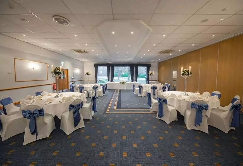 בית מלון כפרי Holiday Inn Newport, An Ihg