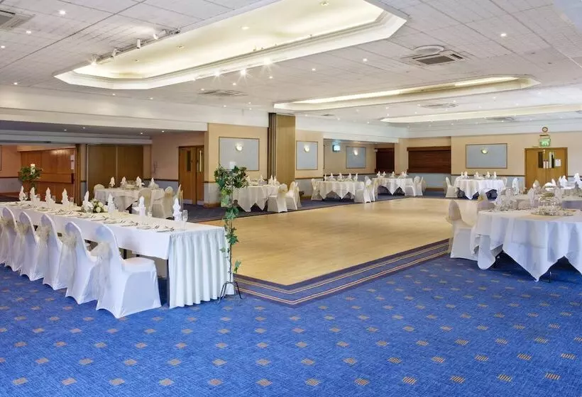 בית מלון כפרי Holiday Inn Newport, An Ihg