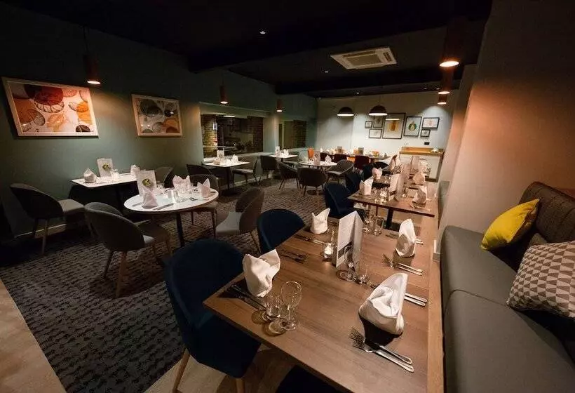 בית מלון כפרי Holiday Inn Newport, An Ihg