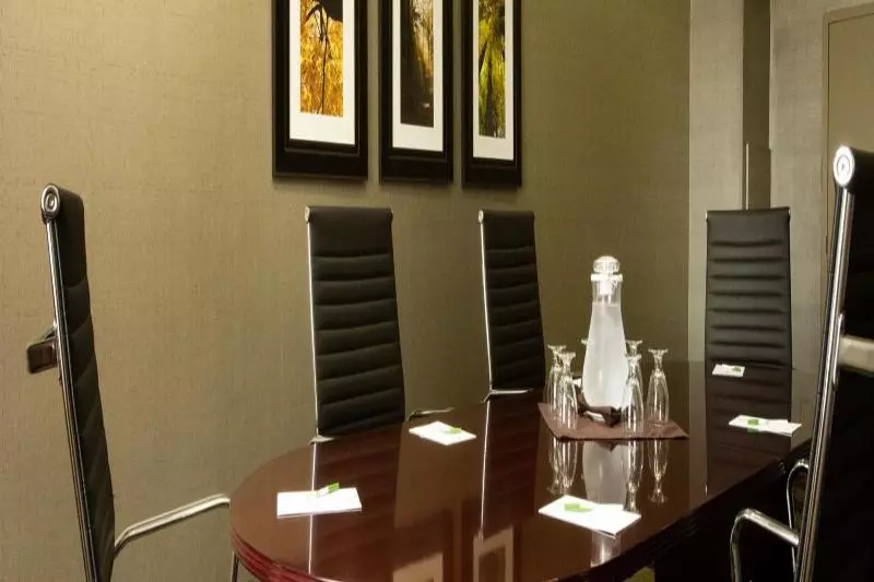 فندق Holiday Inn & Suites Mississauga West   Meadowvale, An Ihg