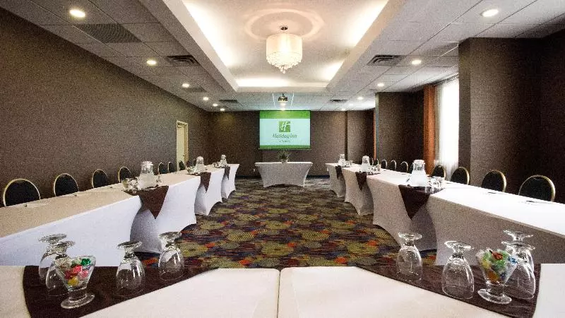 فندق Holiday Inn & Suites Mississauga West   Meadowvale, An Ihg