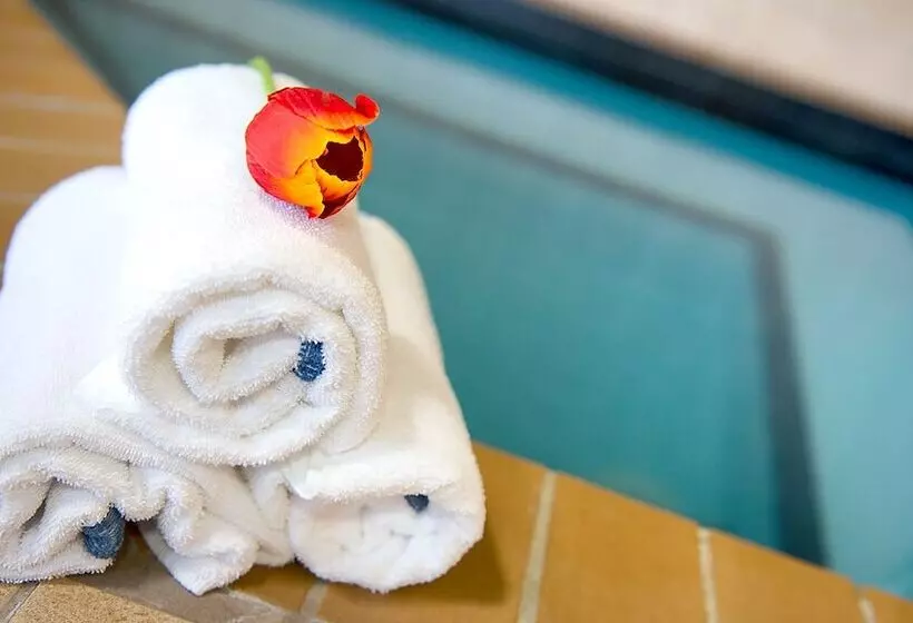 فندق Holiday Inn & Suites Mississauga West   Meadowvale, An Ihg