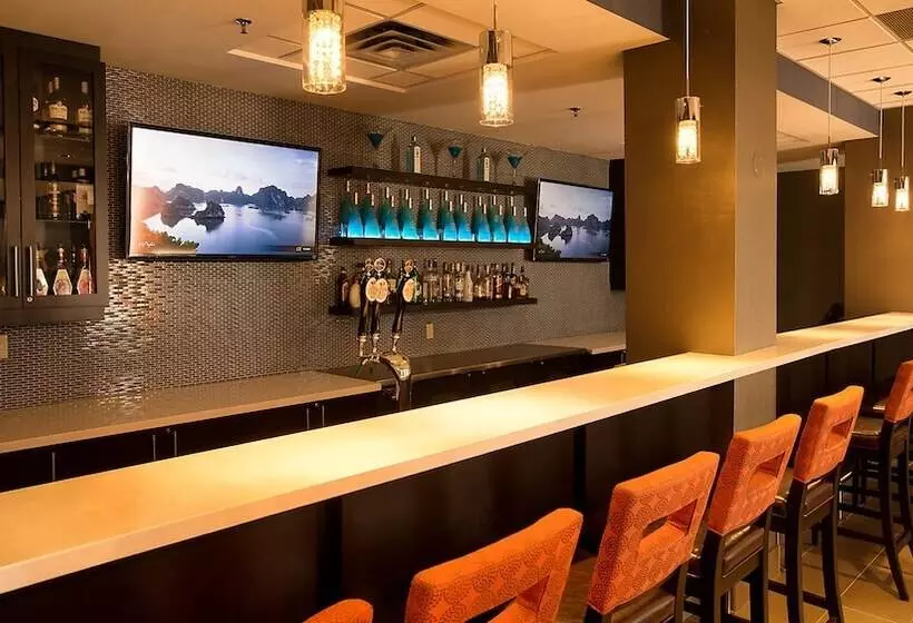 فندق Holiday Inn & Suites Mississauga West   Meadowvale, An Ihg