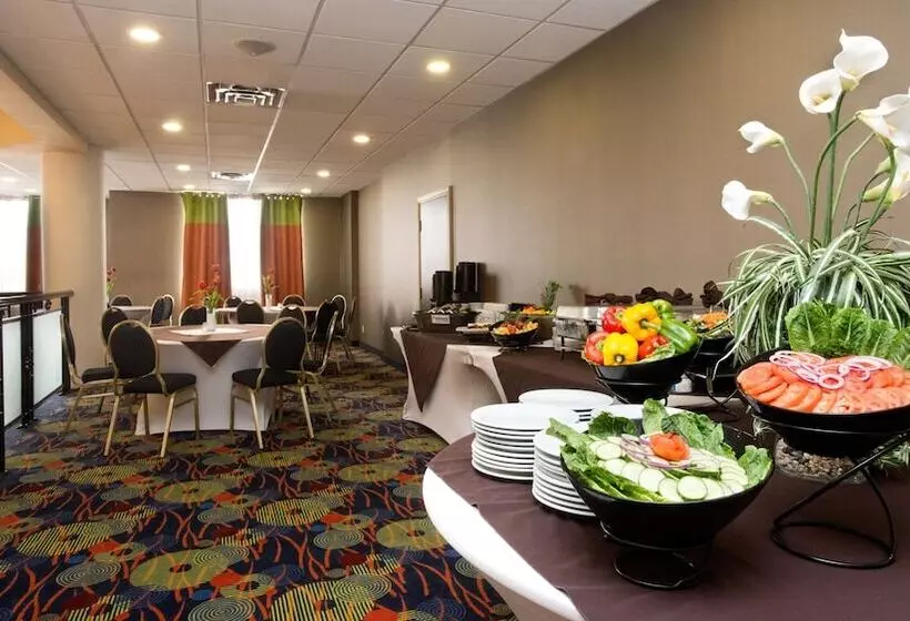 فندق Holiday Inn & Suites Mississauga West   Meadowvale, An Ihg