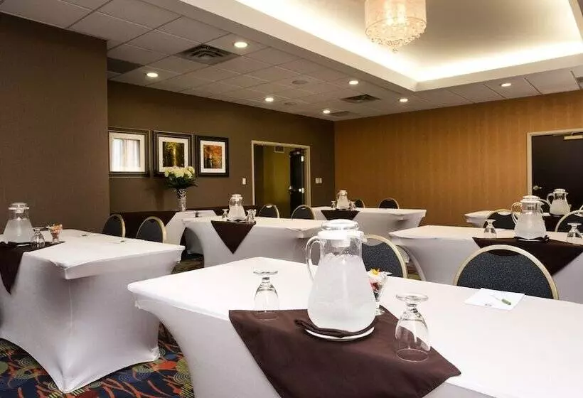 فندق Holiday Inn & Suites Mississauga West   Meadowvale, An Ihg
