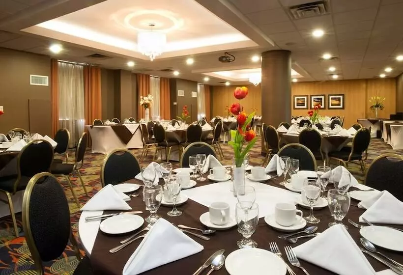 فندق Holiday Inn & Suites Mississauga West   Meadowvale, An Ihg