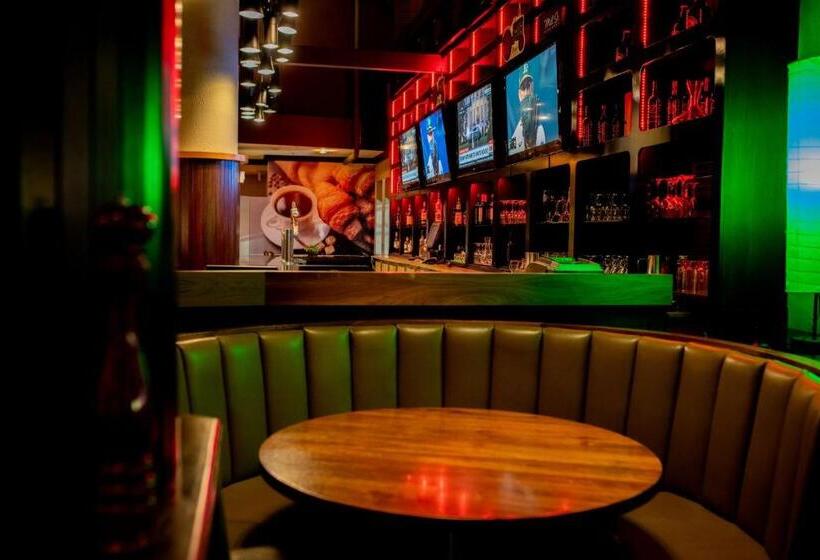 호텔 Holiday Inn & Suites Ottawa Kanata, An Ihg