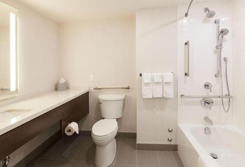 호텔 Holiday Inn & Suites Ottawa Kanata, An Ihg