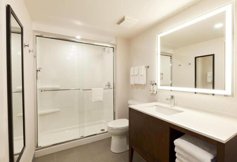 호텔 Holiday Inn & Suites Ottawa Kanata, An Ihg