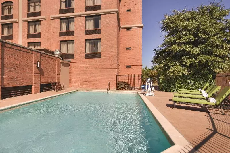 Radisson Hotel Dallas North Addison