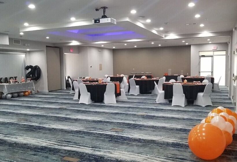 Radisson Hotel Dallas North Addison