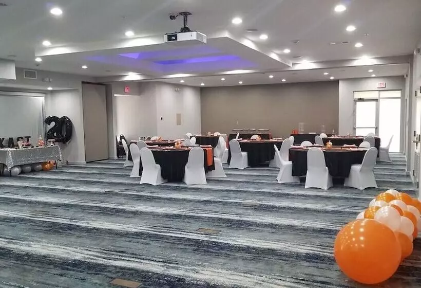 Radisson Hotel Dallas North Addison