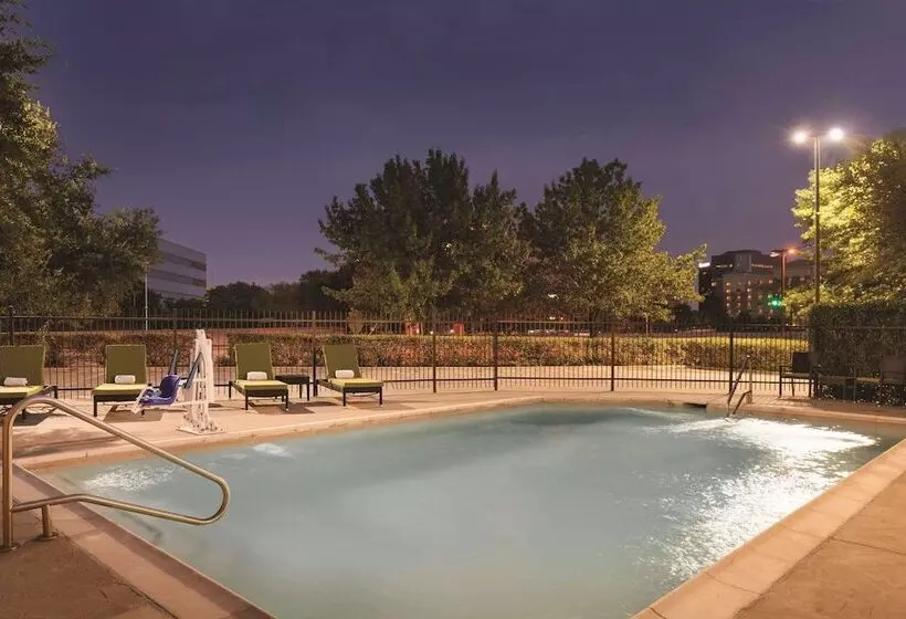 Radisson Hotel Dallas North Addison