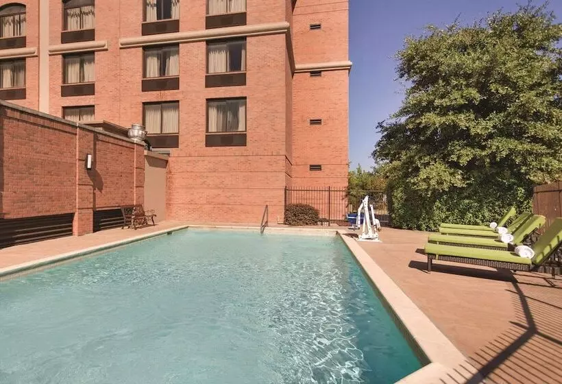 Radisson Hotel Dallas North Addison