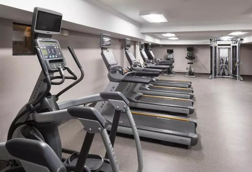 هتل Residence Inn Kansas City Country Club Plaza