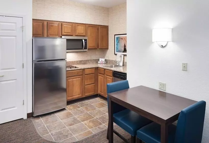 هتل Residence Inn Kansas City Country Club Plaza