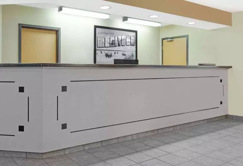 ホテル Super 8 By Wyndham Morden