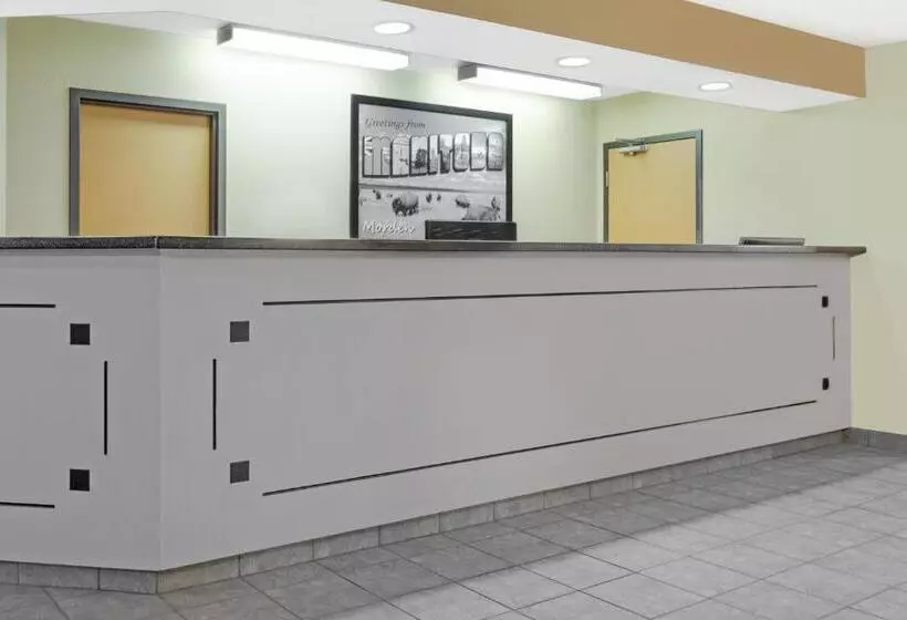 ホテル Super 8 By Wyndham Morden