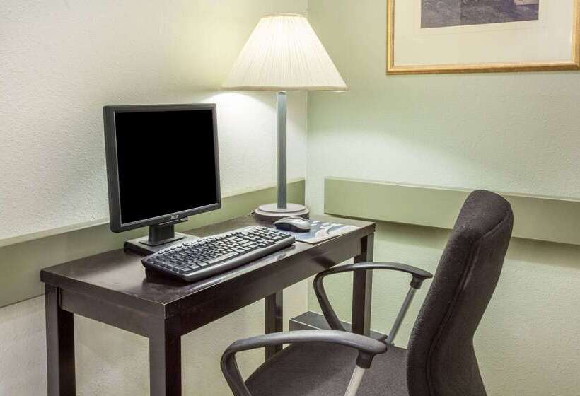 فندق Super 8 By Wyndham Truro Ns