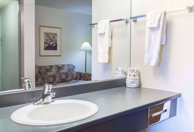 فندق Super 8 By Wyndham Truro Ns