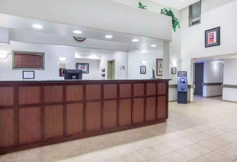 ホテル Super 8 By Wyndham Truro Ns