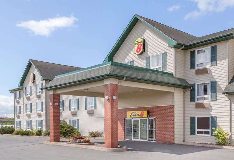 فندق Super 8 By Wyndham Truro Ns