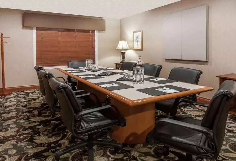 Отель Wingate By Wyndham Edmonton West