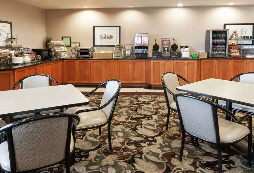 Отель Wingate By Wyndham Edmonton West