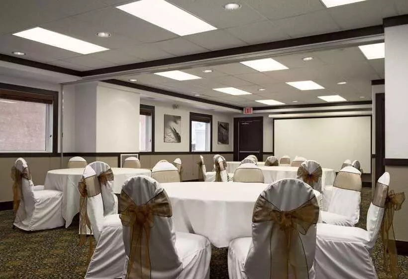 מוטל Super 8 By Wyndham Dawson Creek