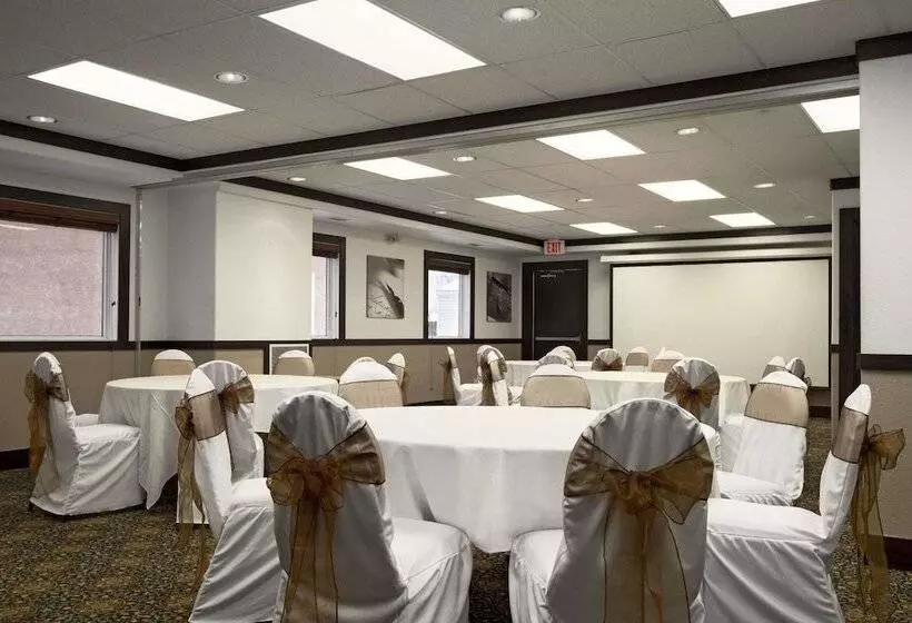 מוטל Super 8 By Wyndham Dawson Creek